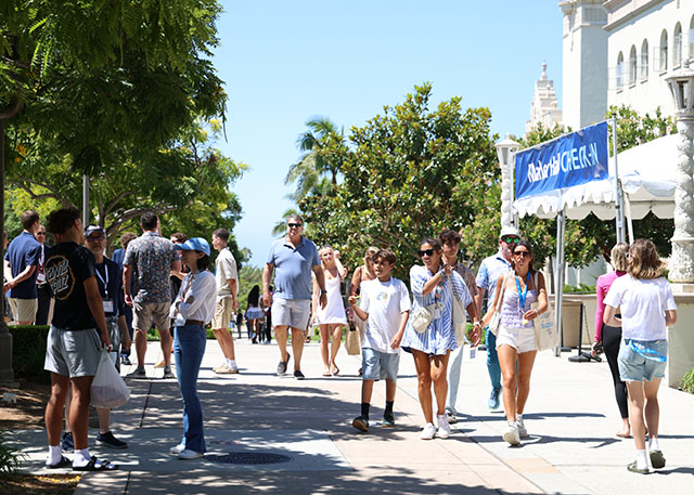 USD students walk through Paseo de Colachis on the first week of the fall semester. 