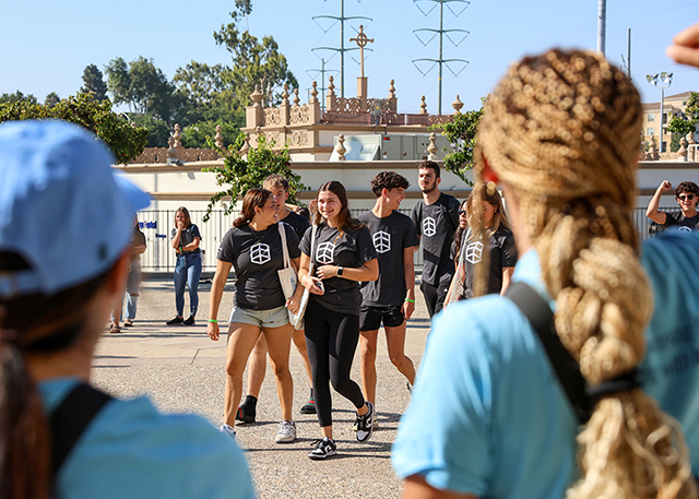 New students arrive in Egan Plaza for New Student Convocation