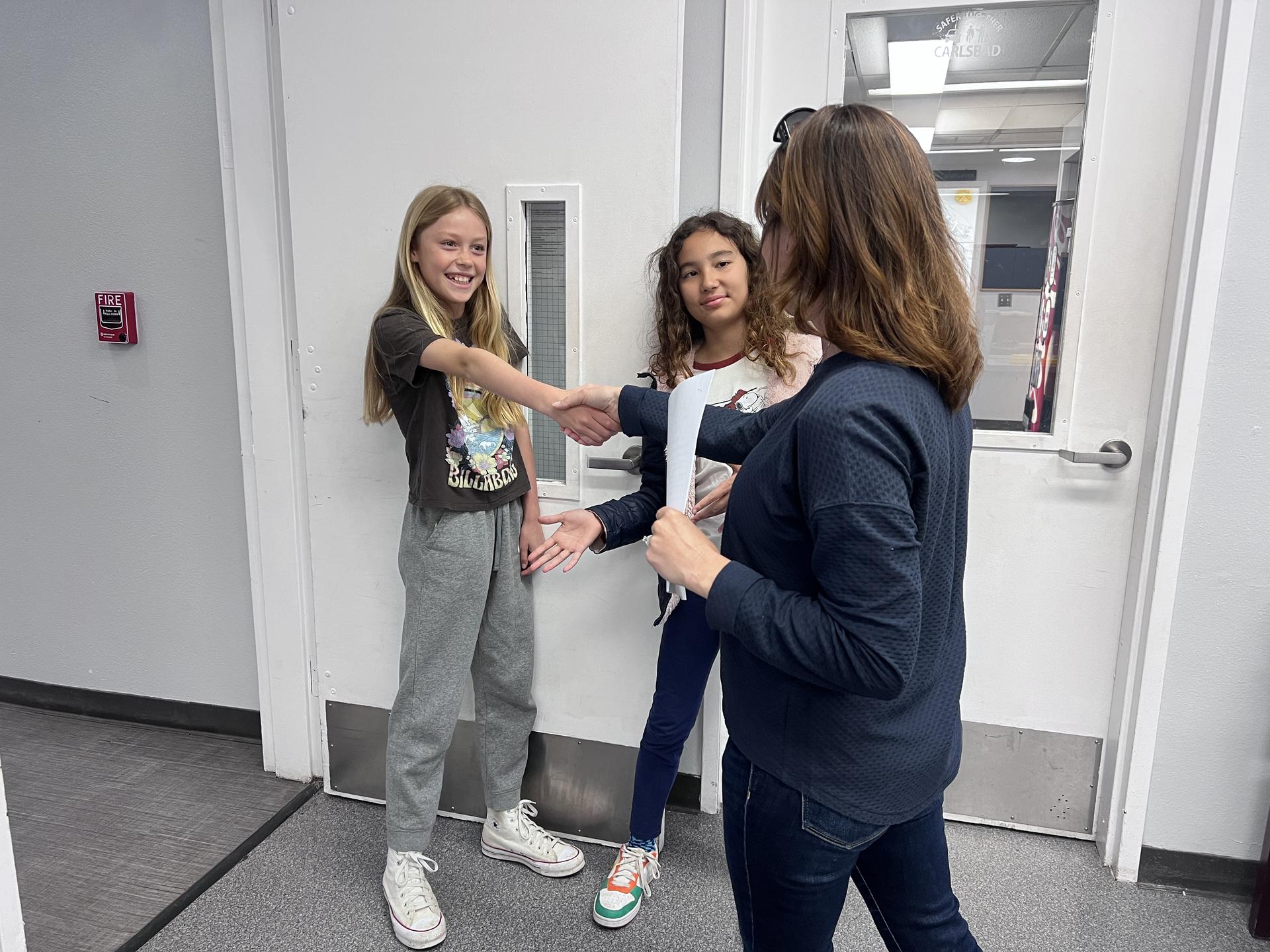 Parent thanks student tour guides.