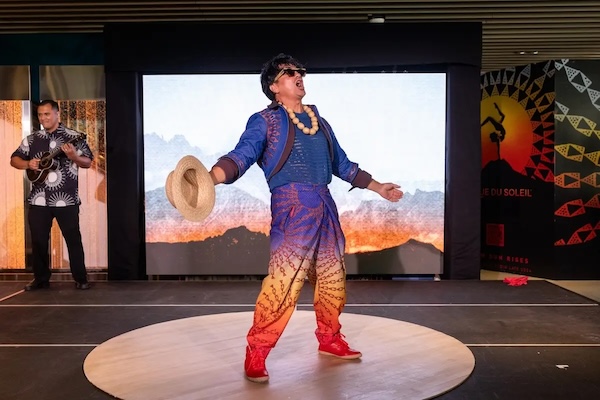 Hawaiian Cirque du Soleil ''Auana''