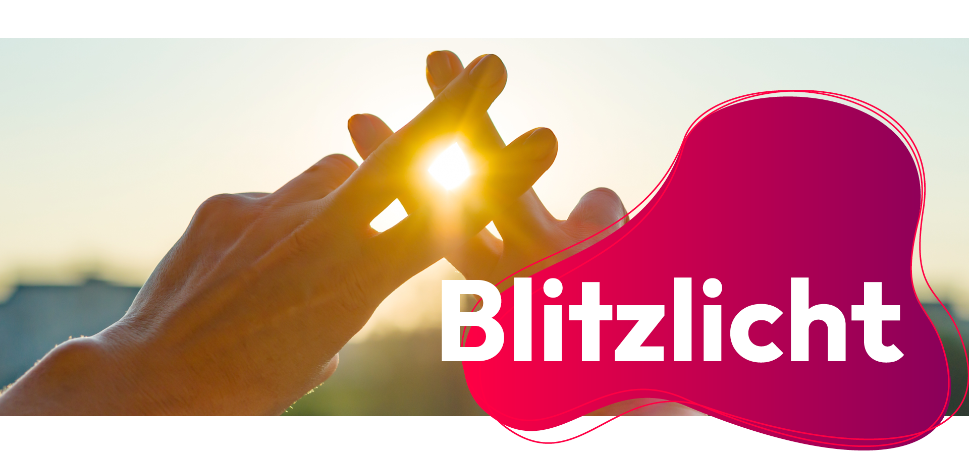 Ein buntes Kunst-Bild mit Lippen, Brille und Kopfhörern. Das Wort „Blitzlicht“ steht darauf.