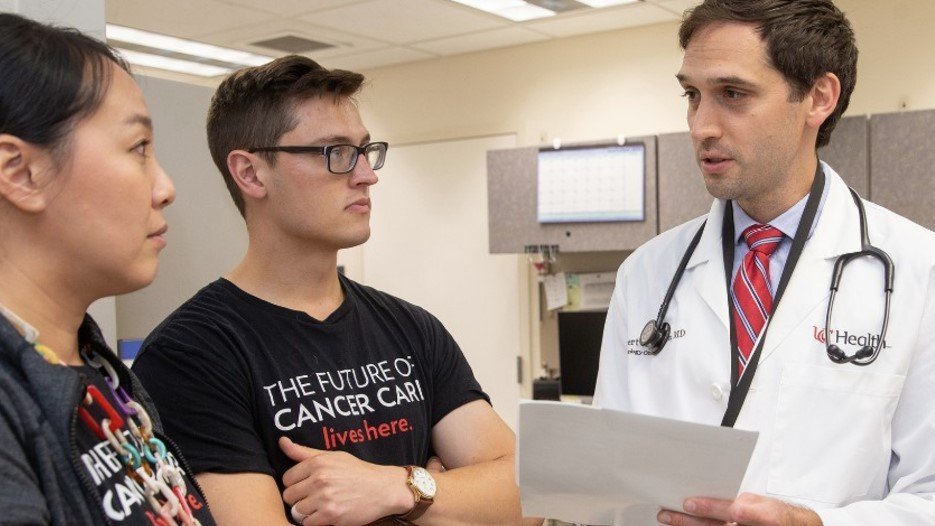 Doctor talking with hospital staff