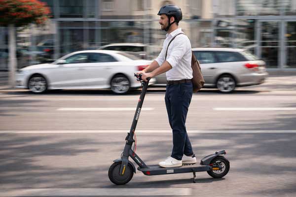 monopattino elettrico in città