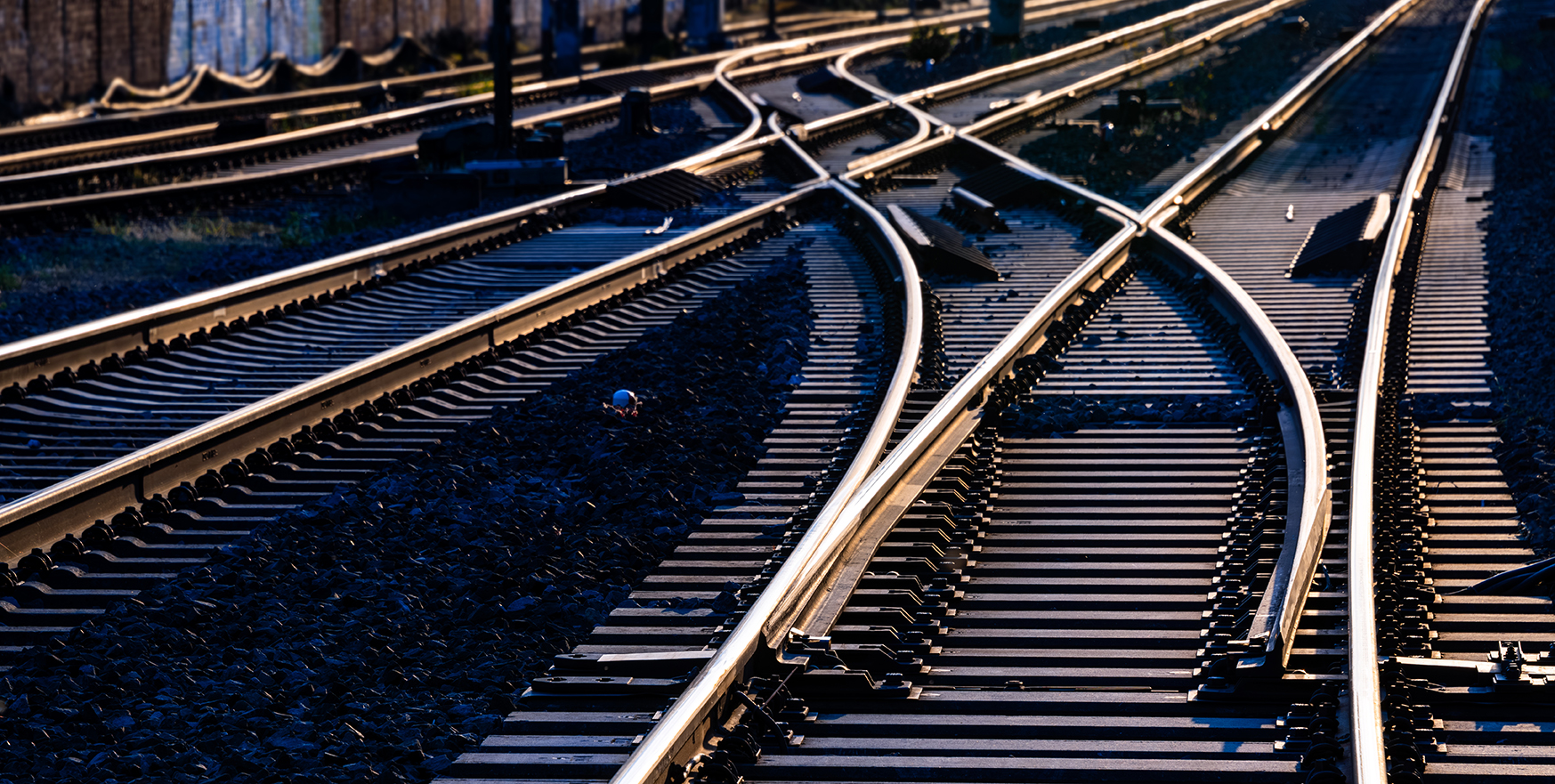 multiple train tracks with shift in the tracks