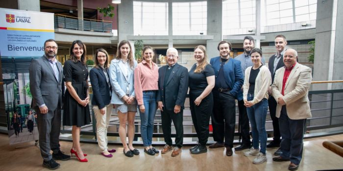 Groupe de boursiers de l'Université Laval avec M. Paul Choquette
