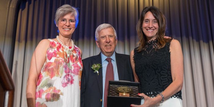 La rectrice Sophie D'Amours, Pierre Choquette de la Fondation Famille Choquette et Caroline Girard, cheffe de la Direction de la philanthropie et des relations avec les diplômées et diplômés de l'Université Laval