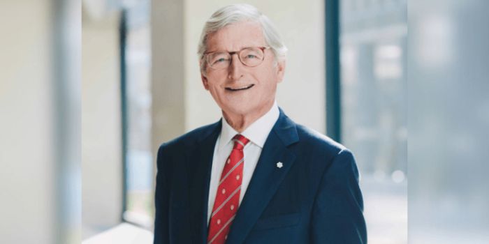 L’honorable Michael A. Meighen. diplômé de la Faculté de droit de l’Université Laval