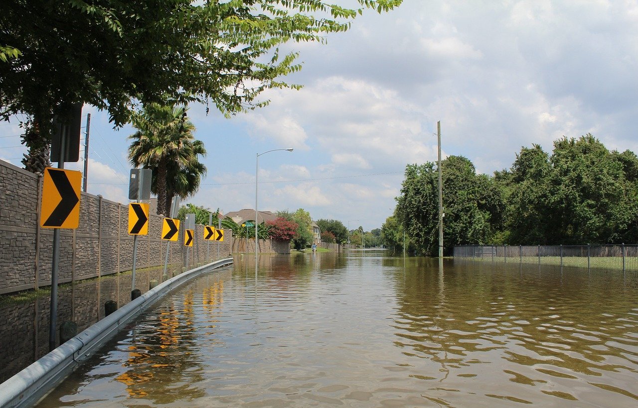 Flooding streets image