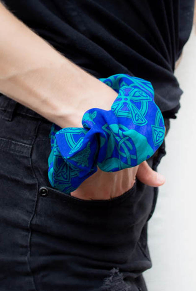 SILK SCRUNCHIES