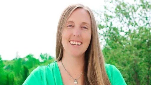 Dr. Jen Mott headshot