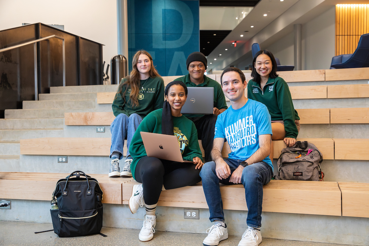 Five Kummer Vanguard Scholars pose for a photo in Missouri S&T’s Innovation Lab. Back row, from left: Leilani Dill, Shawn Robinson and Emily Heflin. Front row, from left: Meimona Ibrahim and Alexandar Djidjev. Sam Wright/Missouri S&T