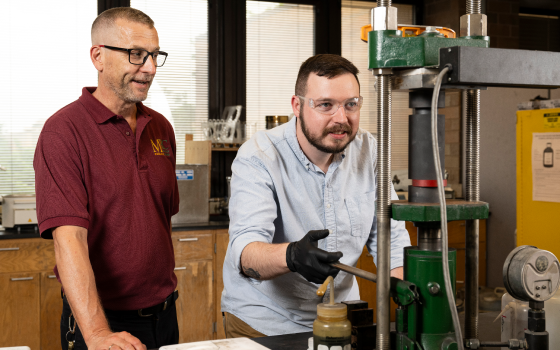 Dr. Bill Fahrenholtz aqnd Ph.D. student Steven Smith in an S&T lab.