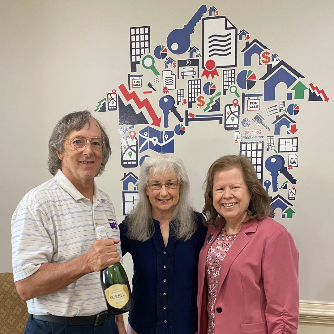 Debbie Donaldson REALTOR® McDonough GA working with seller Debbie Donaldson REALTOR® McDonough GA working with seller