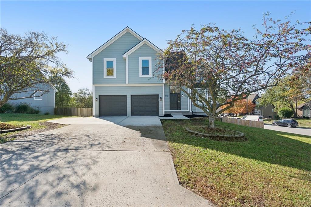1515 Fox Run Lane home for sale in Raymore Missouri