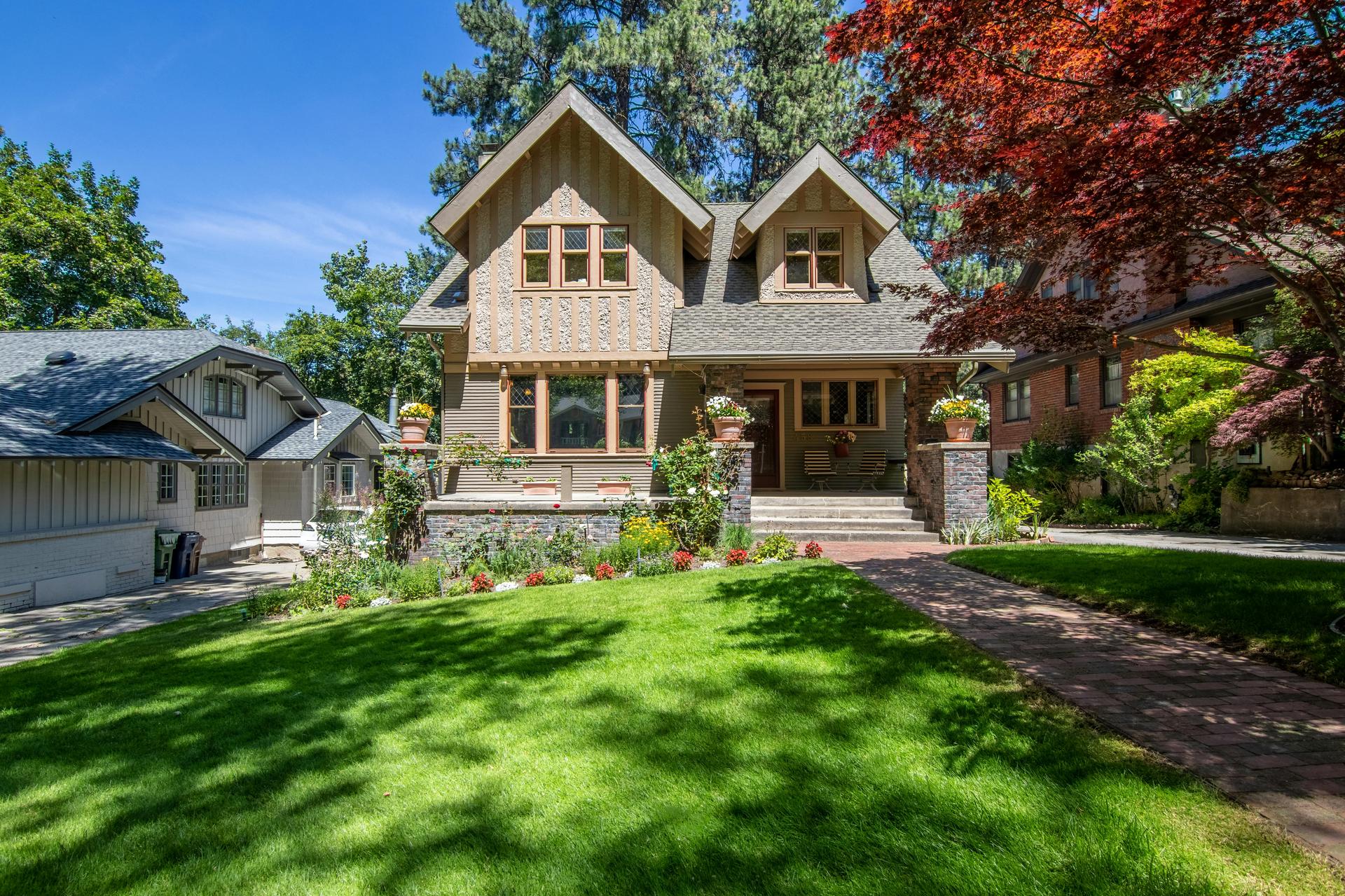 Home representing residential real estate in Independence Missouri