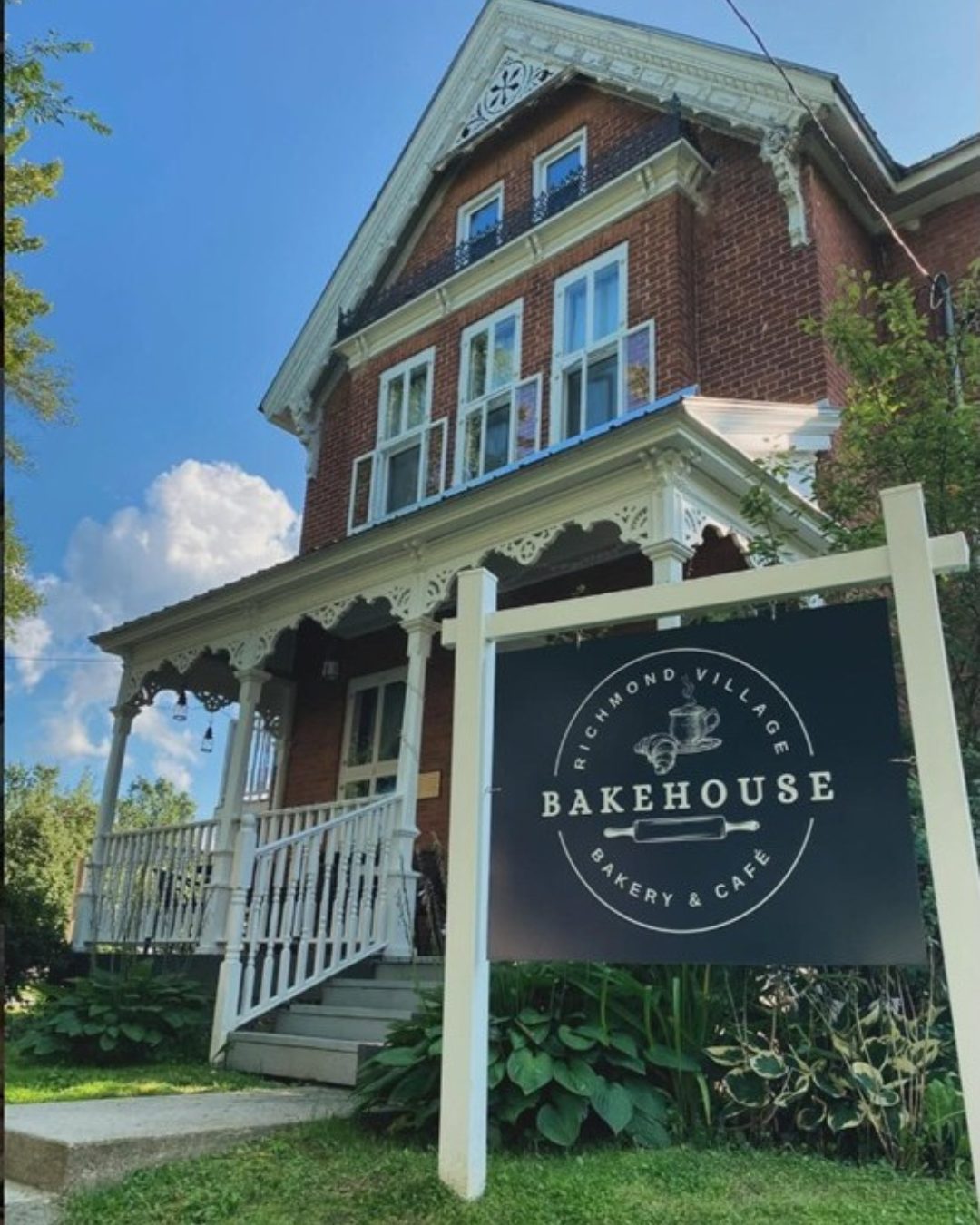 Richmond Village Bakehouse, a local bakery and café in Richmond Village, Ottawa, featured on realtor Dwayne Desveaux’s community guide. Richmond Village Bakehouse, a local bakery and café in Richmond Village, Ottawa, featured on realtor Dwayne Desveaux’s community guide.