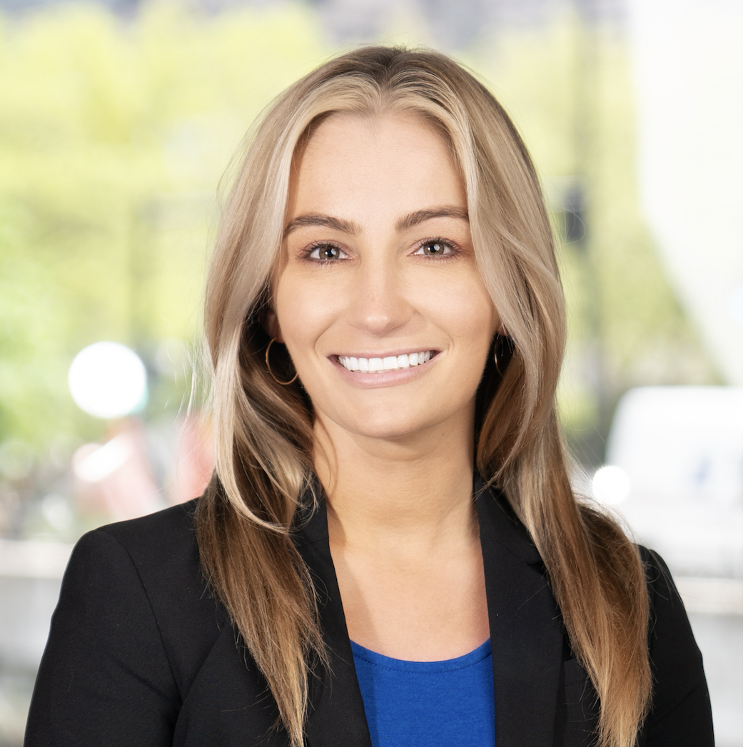 Danielle Dimond Real Estate Headshot