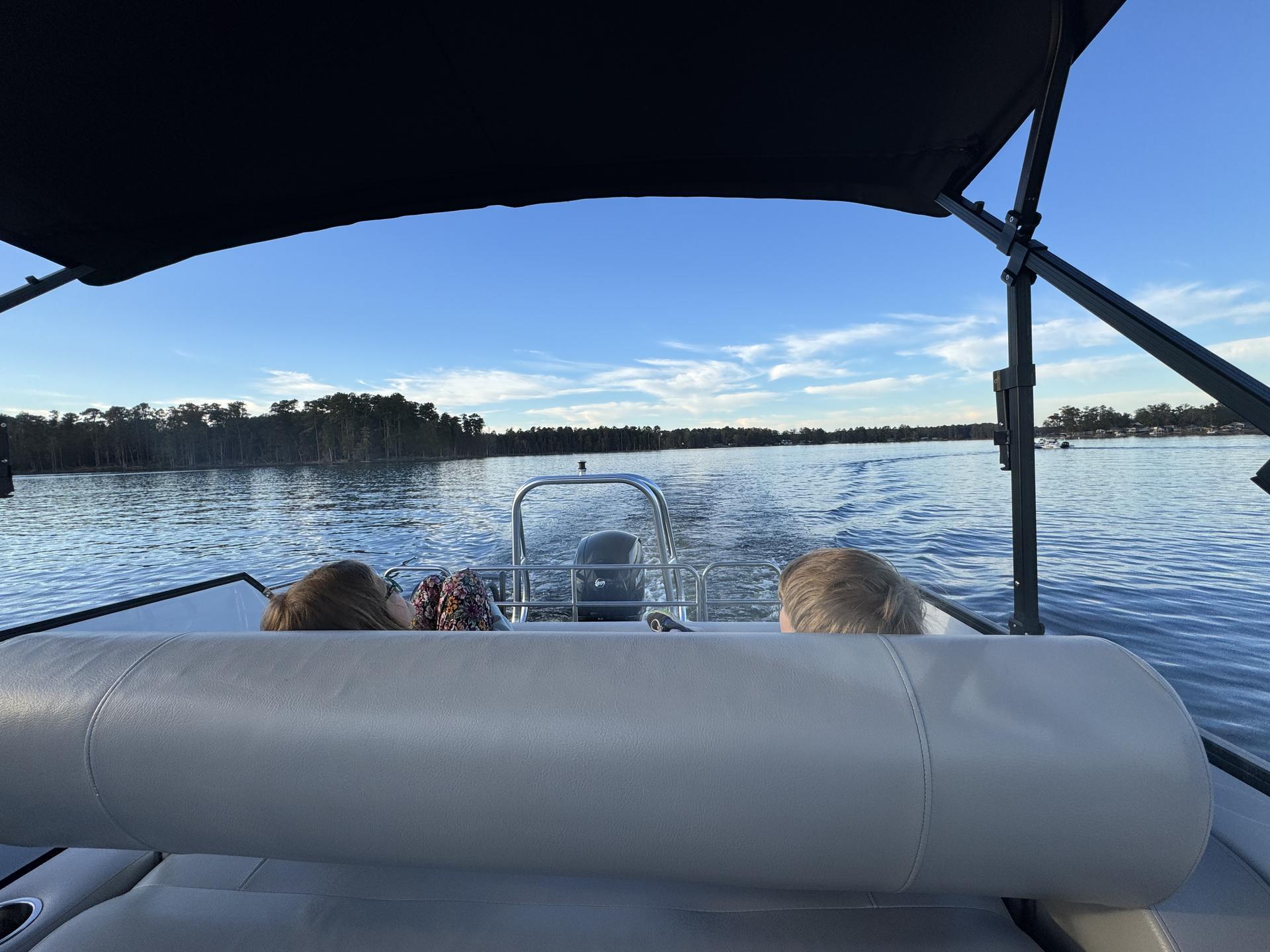 A sunny day on Lake Murray, SC with boats cruising across the water, showcasing the area&rsquo;s vibrant lake life and outdoor recreation opportunities. -realtorlakemurraysc.com