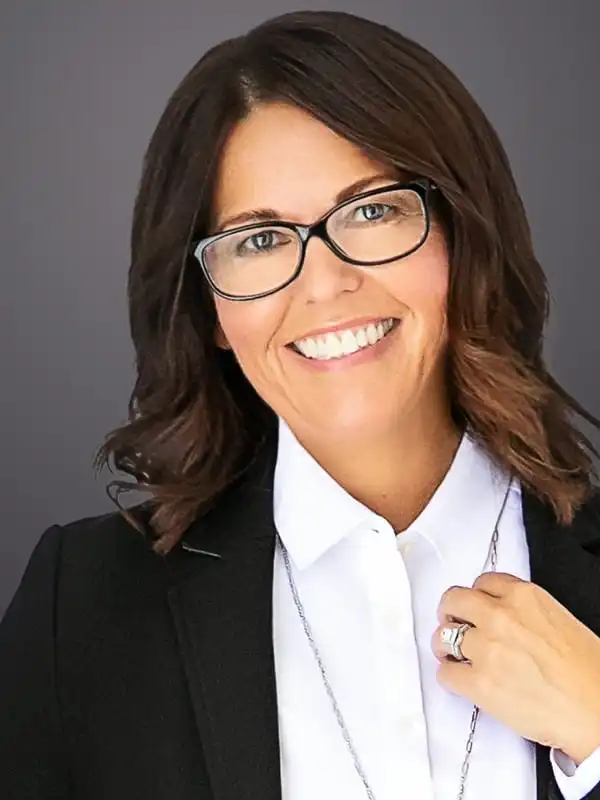 Debbie Lium headshot