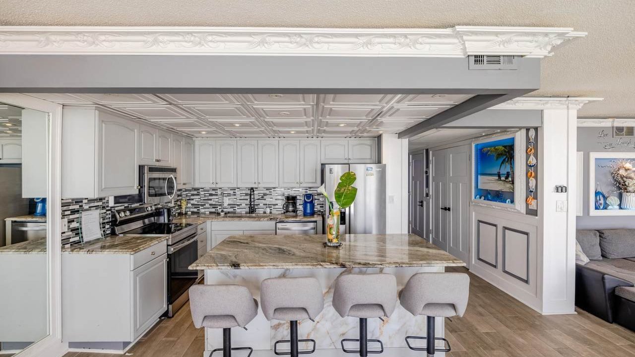 luxurious edgewater home kitchen