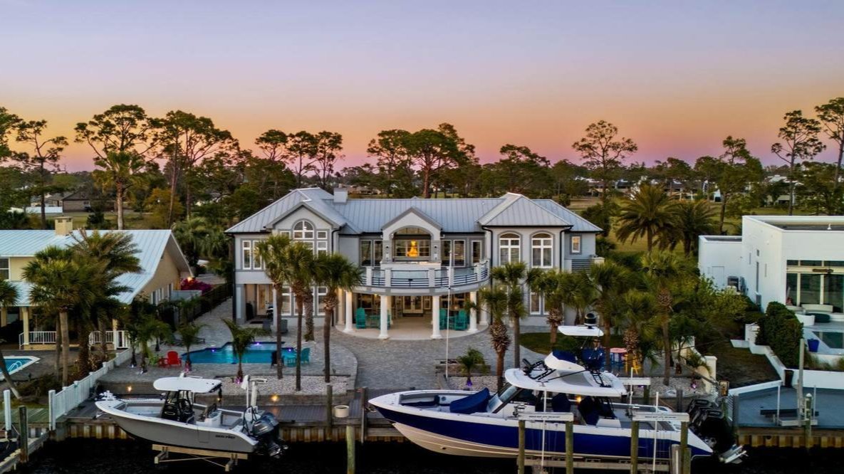 panama city beach homes with boats occupying them