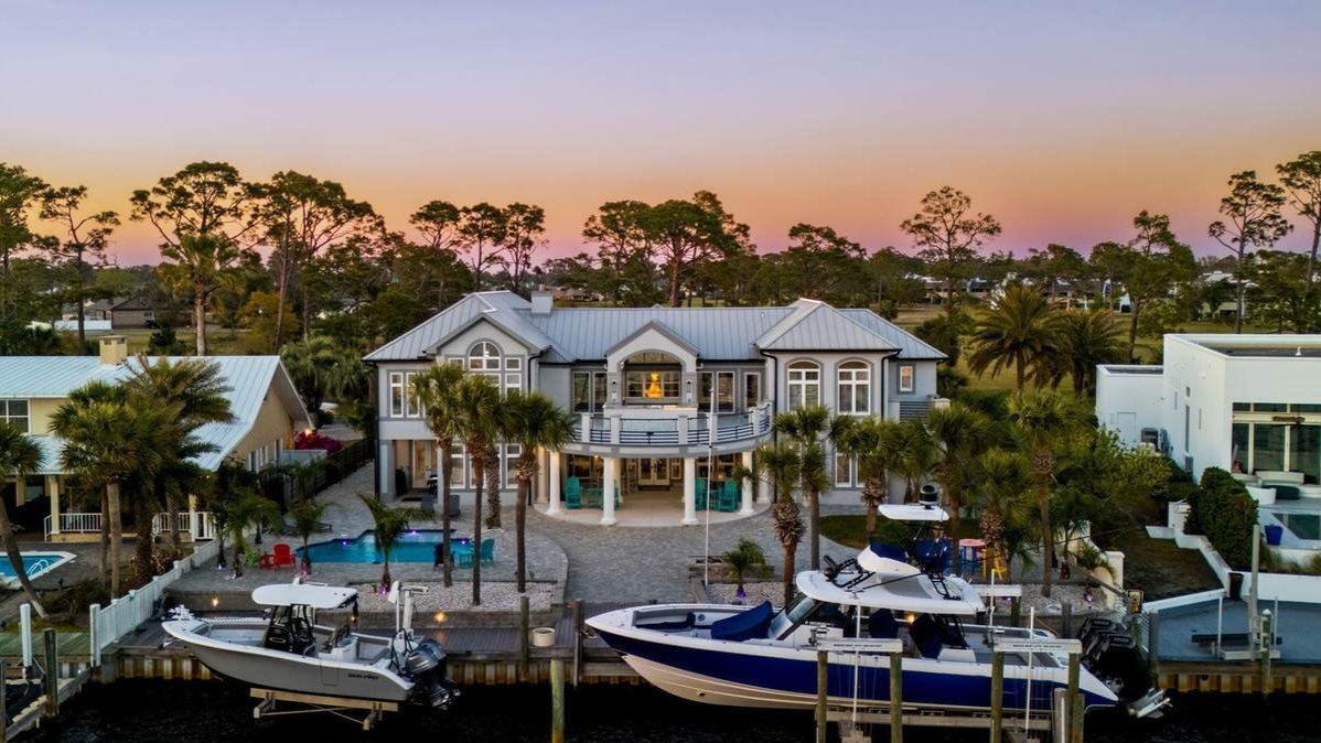bay point homes for sale offer private docks