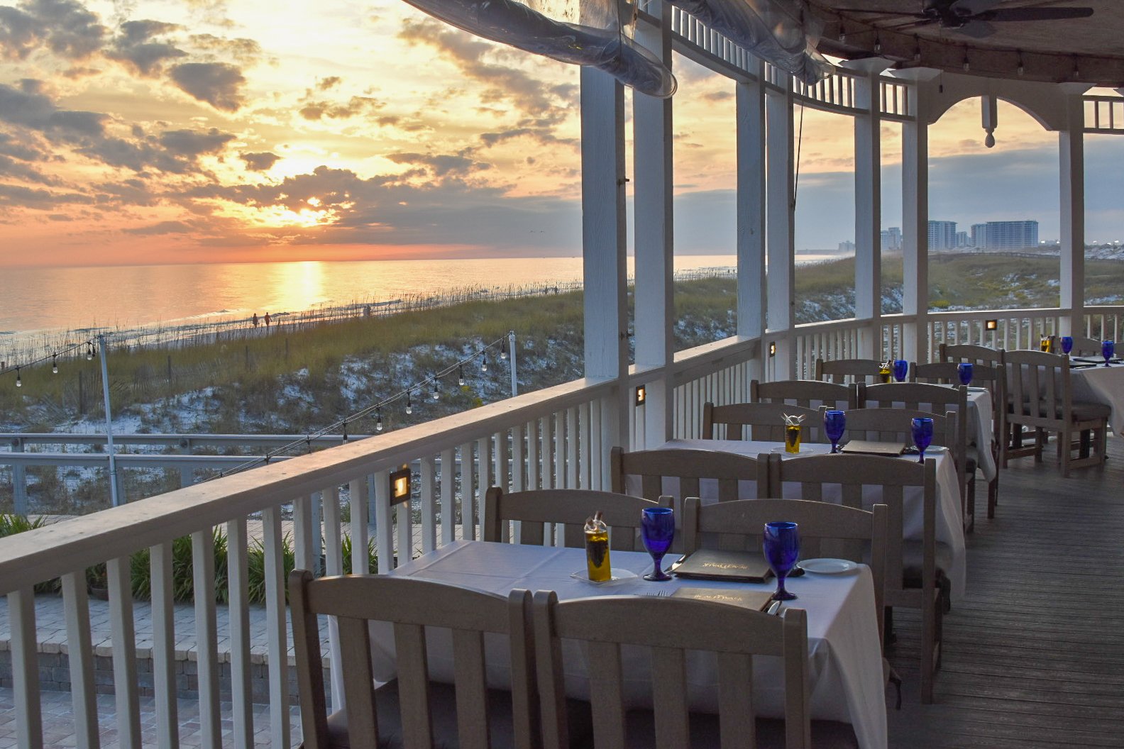beach front dining near a destin home