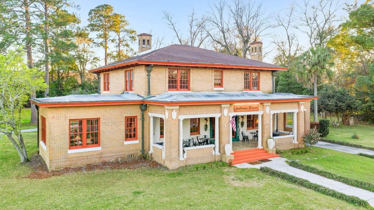 washington county home in rural setting