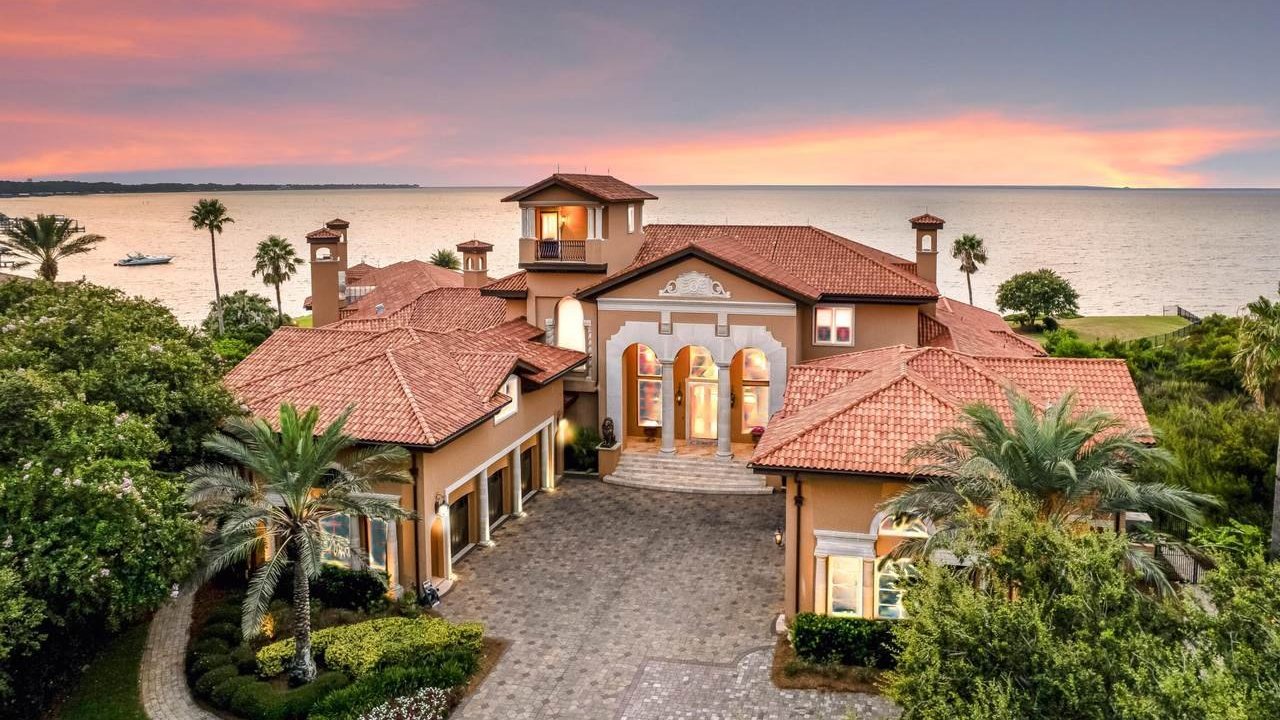 destin home with luxury beach front vuew