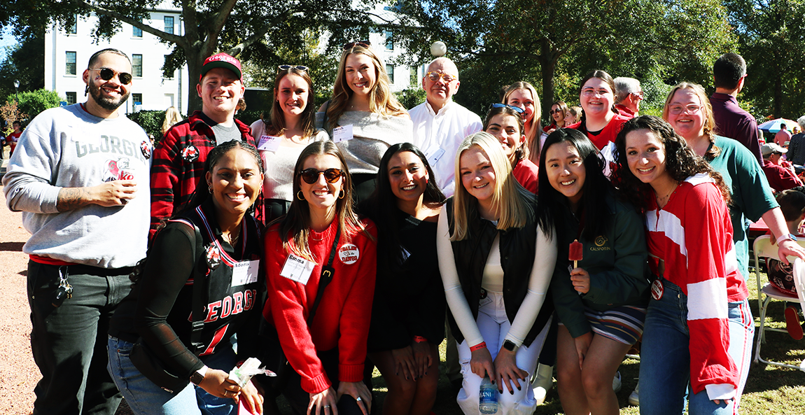  Carter Chair  Mike Wells with students at the 2023 School of Law Homecoming BBQ.  