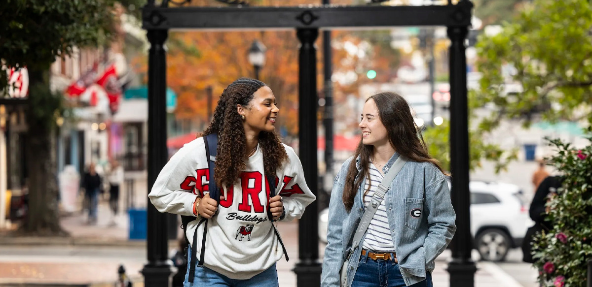 Undergraduate students Gabbi Riley and Arianna Maurici at the Arch on North Campus. (Chamberlain Smith/UGA)