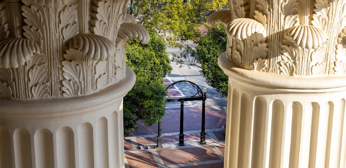 Photo of the Arch in between two columns of the Holmes-Hunter Academic Building (Photo by Dorothy Kozlowski/UGA)