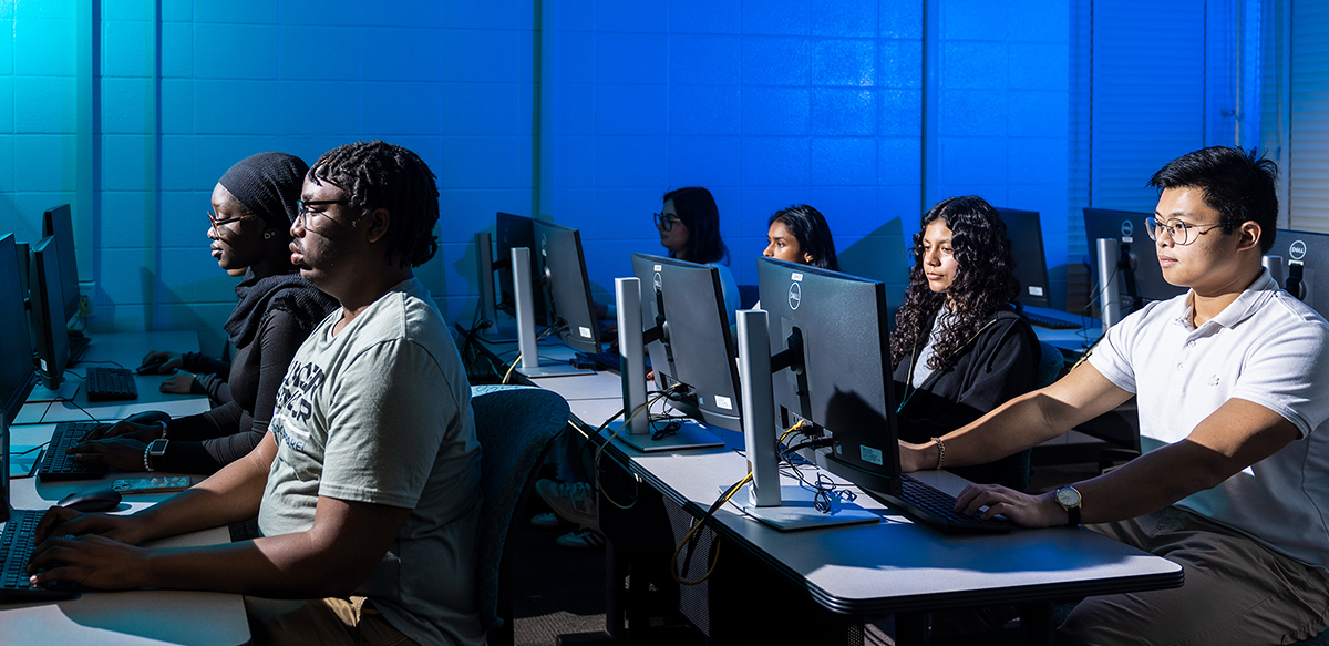 Students work on computers in a lab at Boyd Research and Education Center. (Chamberlain Smith/UGA)