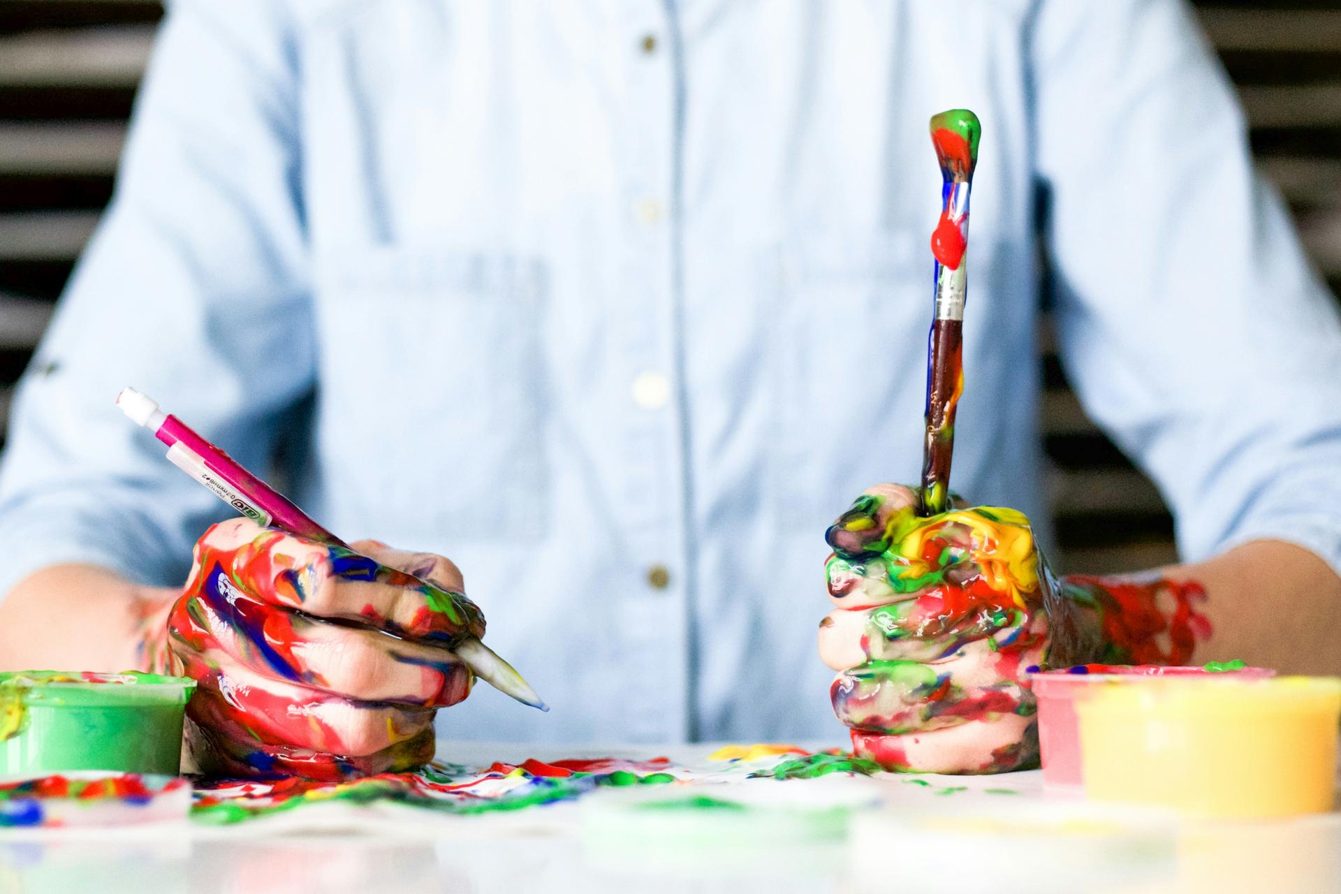 Man holds painted mess by Alice Dietrich on Unsplash