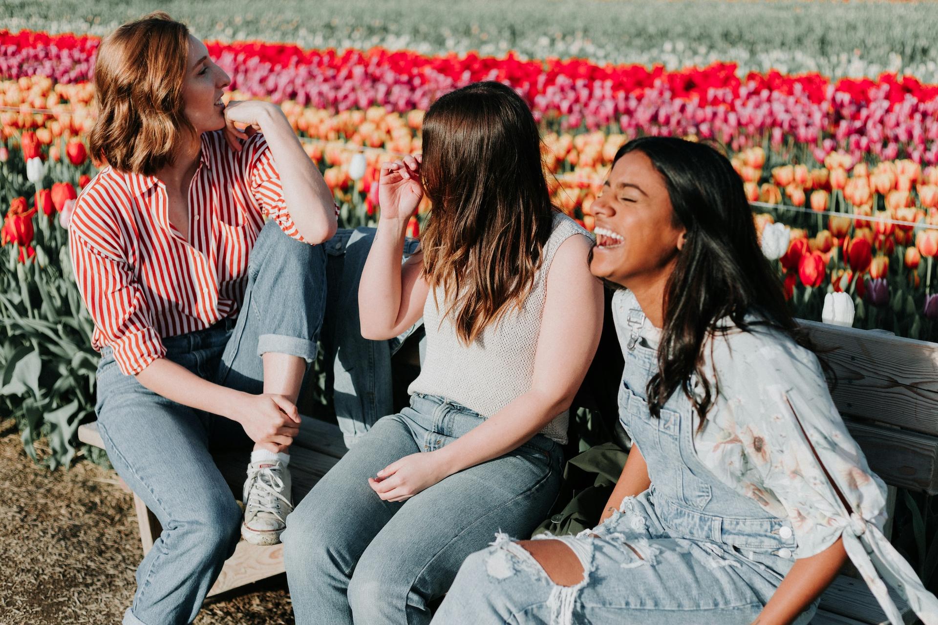 friends laughing by Priscilla du Preez on Unsplash