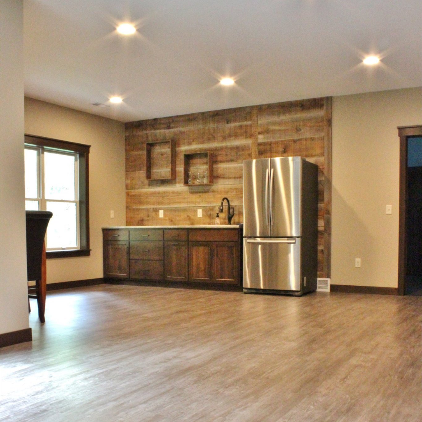 Laminate flooring stores in Eau Claire, WI