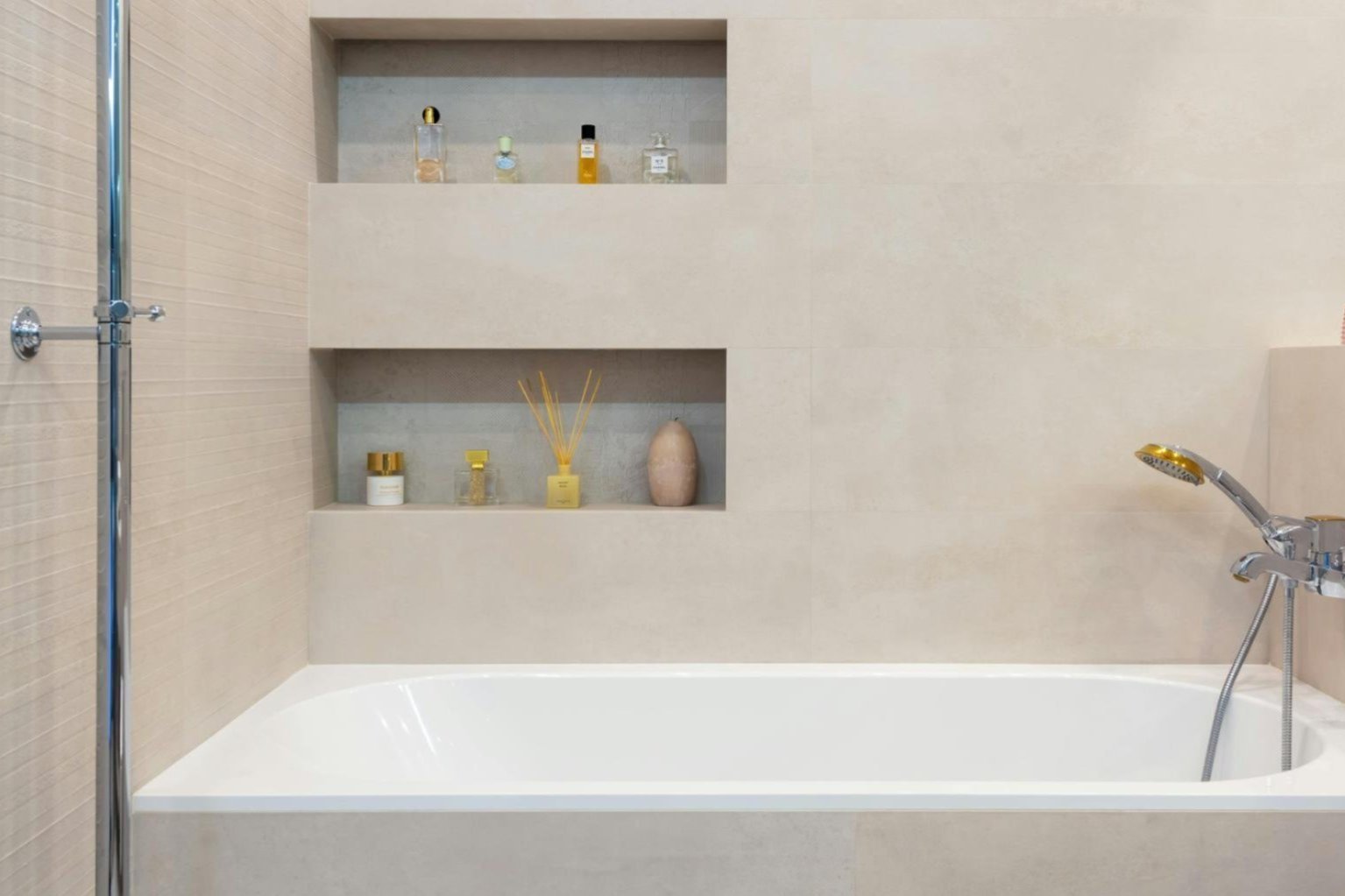 Modern bathtub remodel in Spring, TX by Tile Zone — featuring elegant tile walls and built-in shelving for a clean, stylish, and functional bathroom design Modern bathtub remodel in Spring, TX by Tile Zone — featuring elegant tile walls and built-in shelving for a clean, stylish, and functional bathroom design