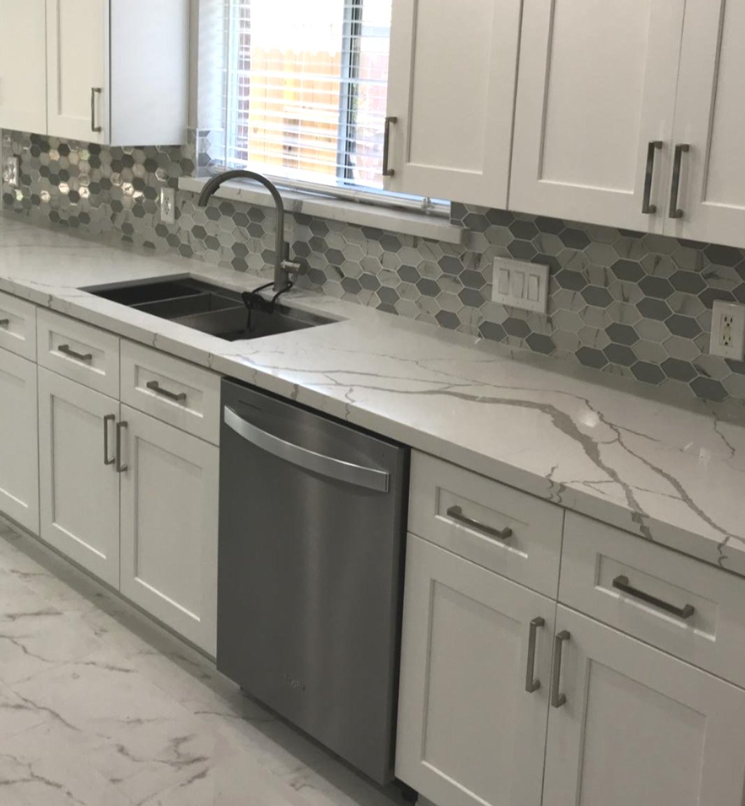 Custom kitchen countertop installation by Tile Zone in Houston, TX — expert granite, quartz, and stone fabrication for modern, high-end home remodeling