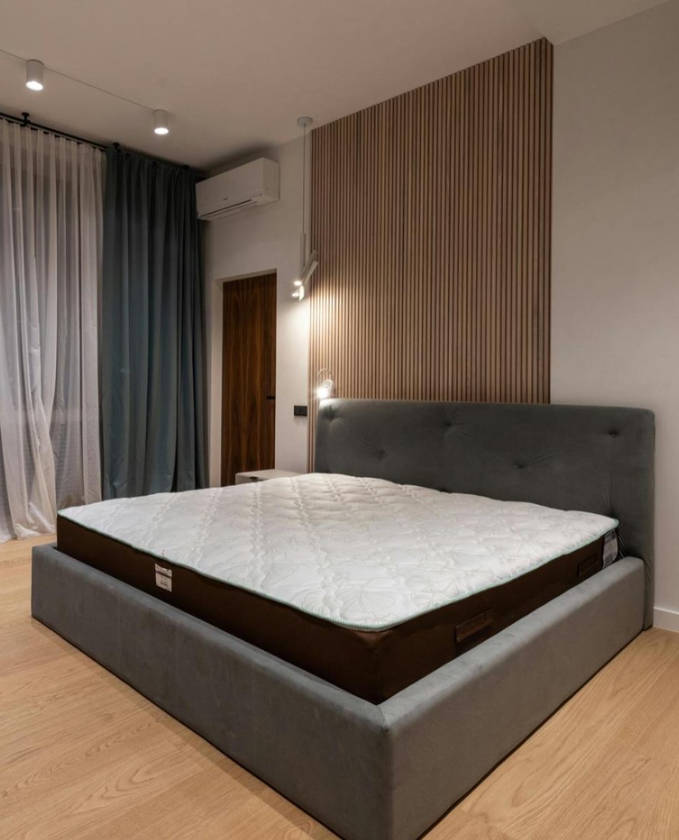Freshly cleaned mattress with bright, renewed fabric — showing the results of expert deep cleaning
