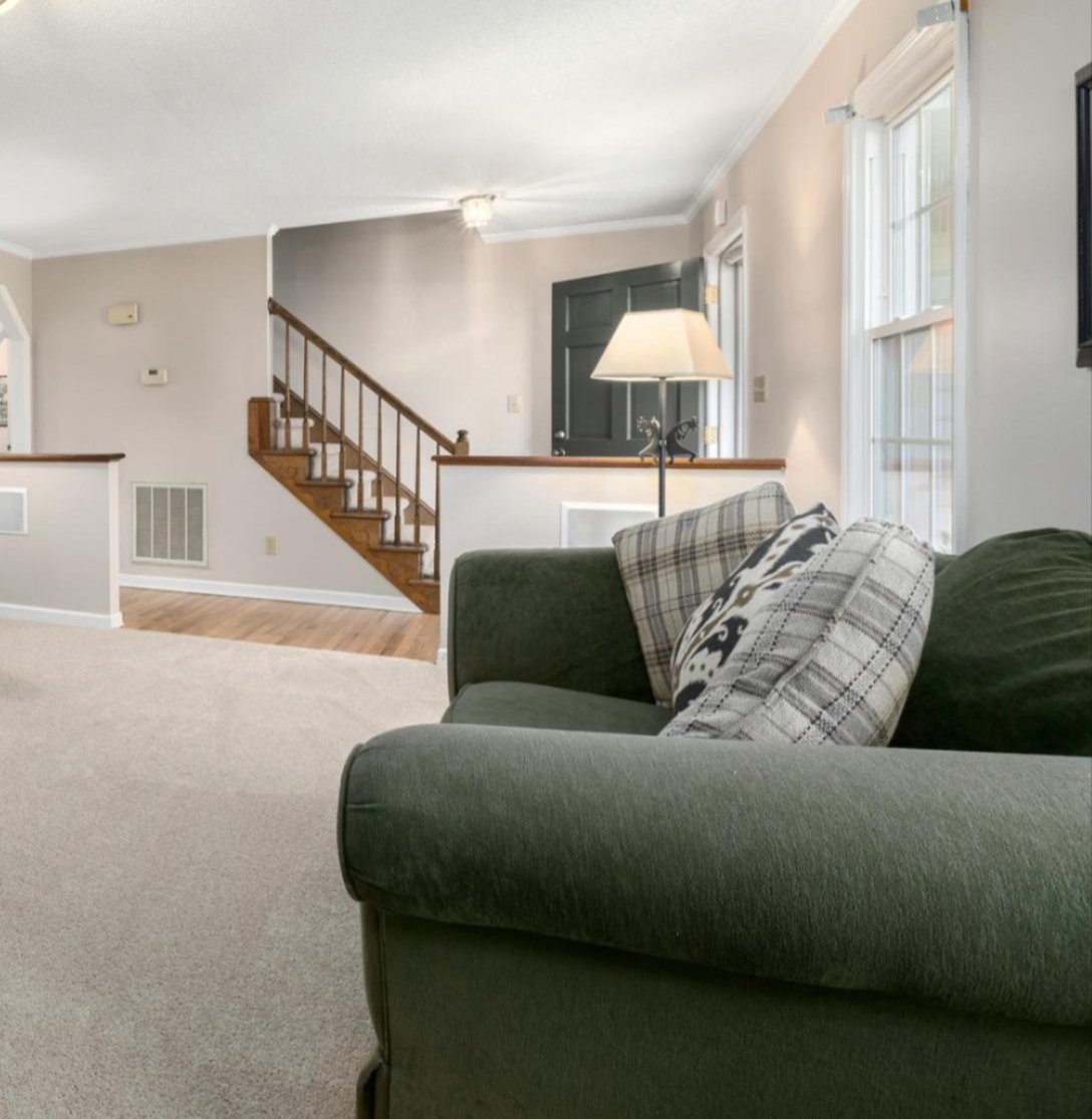 Professional carpet and floor cleaning results in a New Smyrna Beach home by Dan Dan the Carpet Man