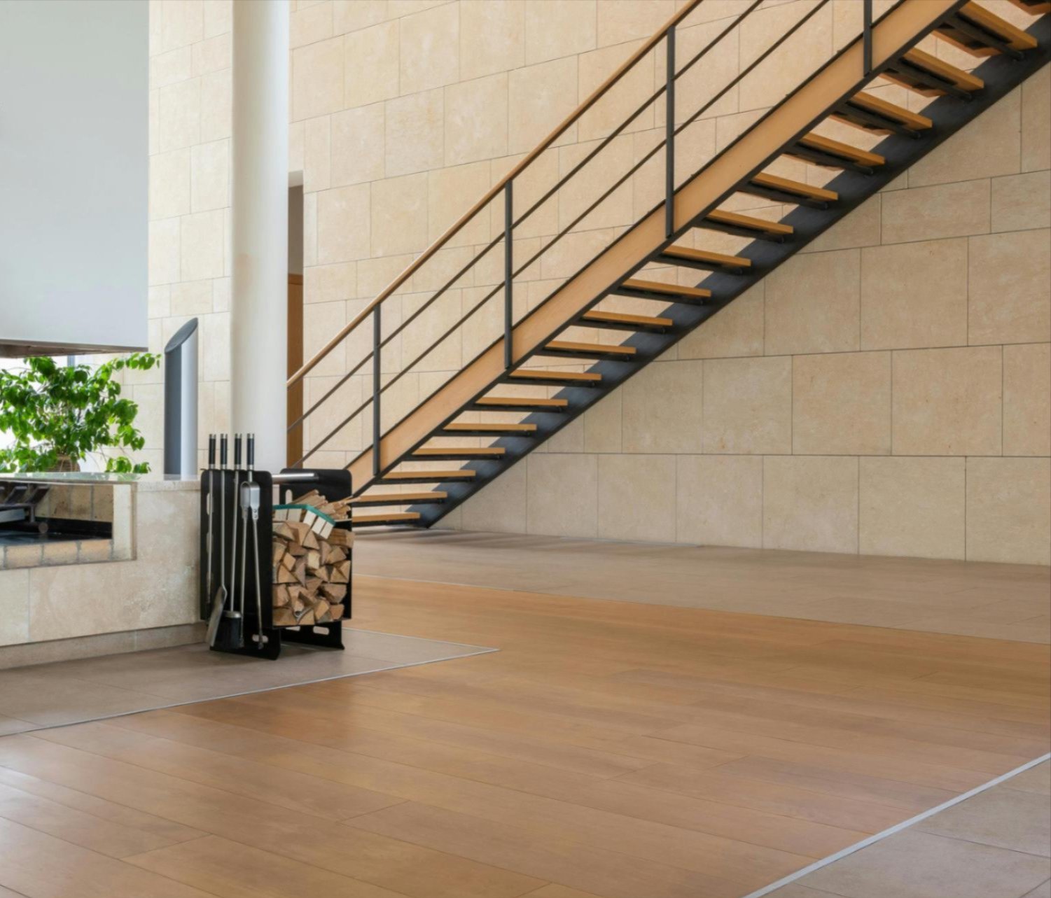 Living area in a Cañon City, CO home with stylish laminate flooring installed by Floor & Window Covering Connection Living area in a Cañon City, CO home with stylish laminate flooring installed by Floor & Window Covering Connection