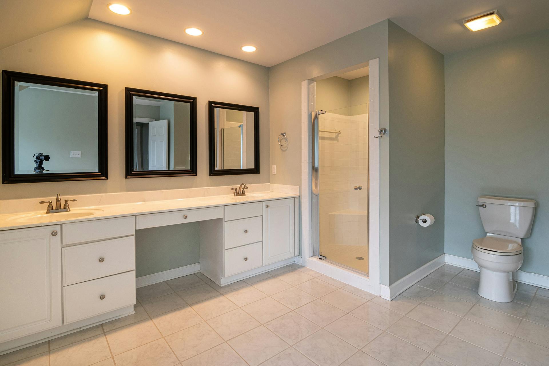 Bathroom remodeling in Overland Park, MO from KC Floorworx