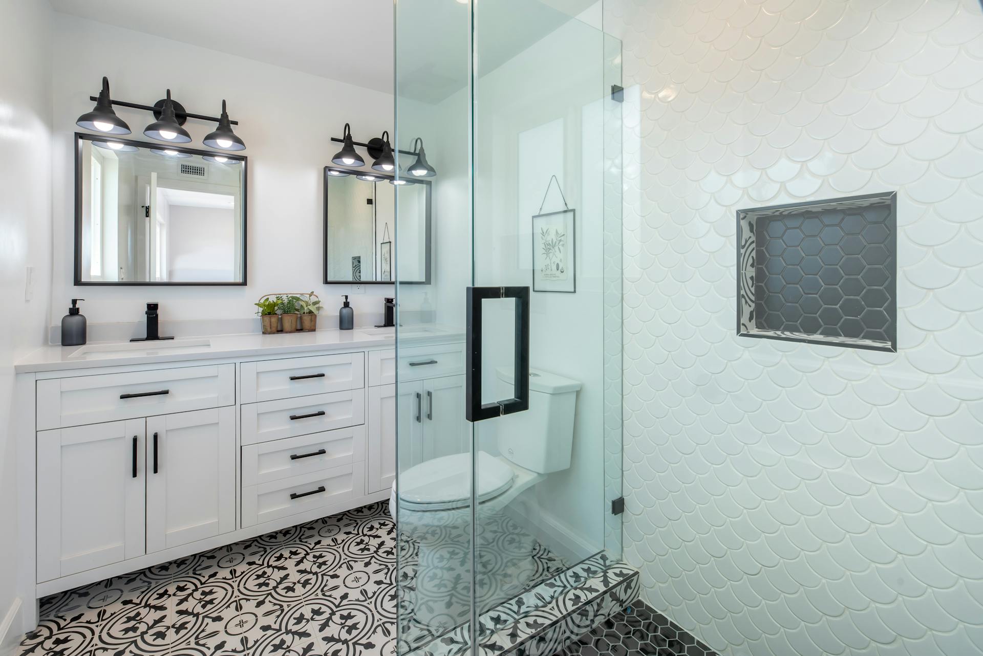 Bathroom remodeling in Blue Springs, MO from KC Floorworx