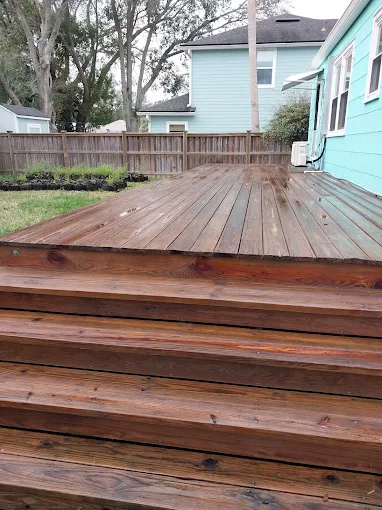 Soft washing for deck cleaning in Jacksonville, FL