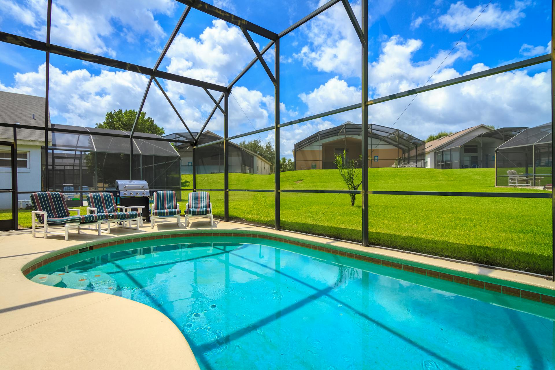 Pool Enclosure Cleaning in Jacksonville, FL