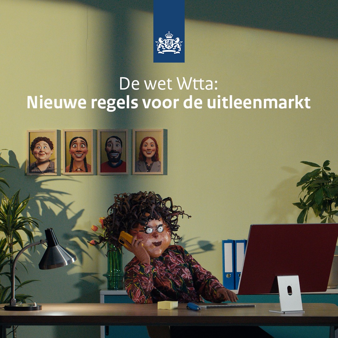 Afbeelding LinkedIn-carrousel: vrouw zit in een lichte kantoorruimte achter een bureau in een kantoor met tekst over nieuwe regels voor deelname.