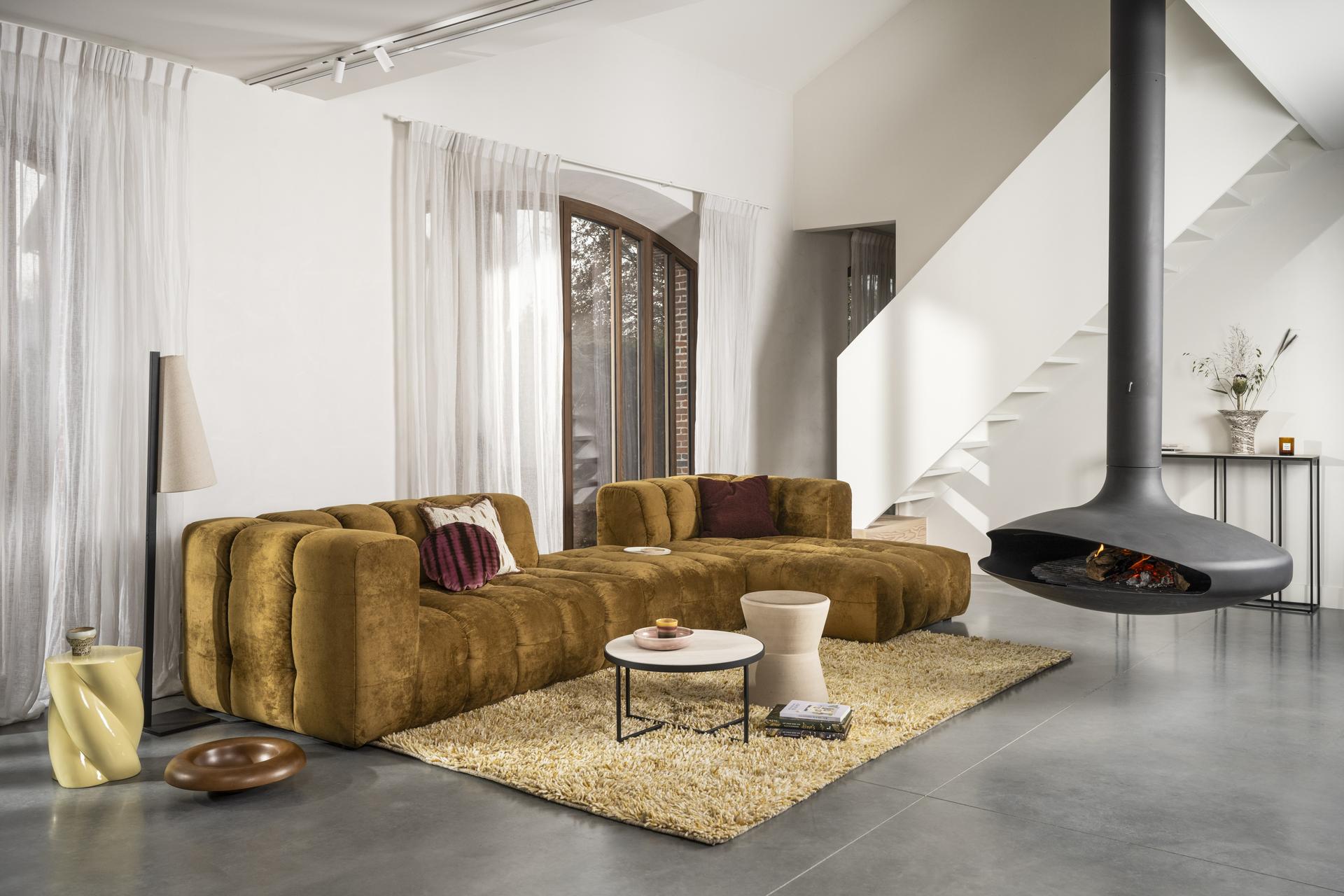 Gezellig samenkomen, ontspannen en genieten, met Montèl Totzi creëer je het perfecte middelpunt van je woonkamer. Deze royale hoekbank in warme goudgele tint straalt niet alleen stijl uit, maar biedt ook ultiem comfort voor het hele gezin.Deze royale hoekbank in warme goudgele tint straalt niet alleen stijl uit, maar biedt ook ultiem comfort voor het hele gezin.