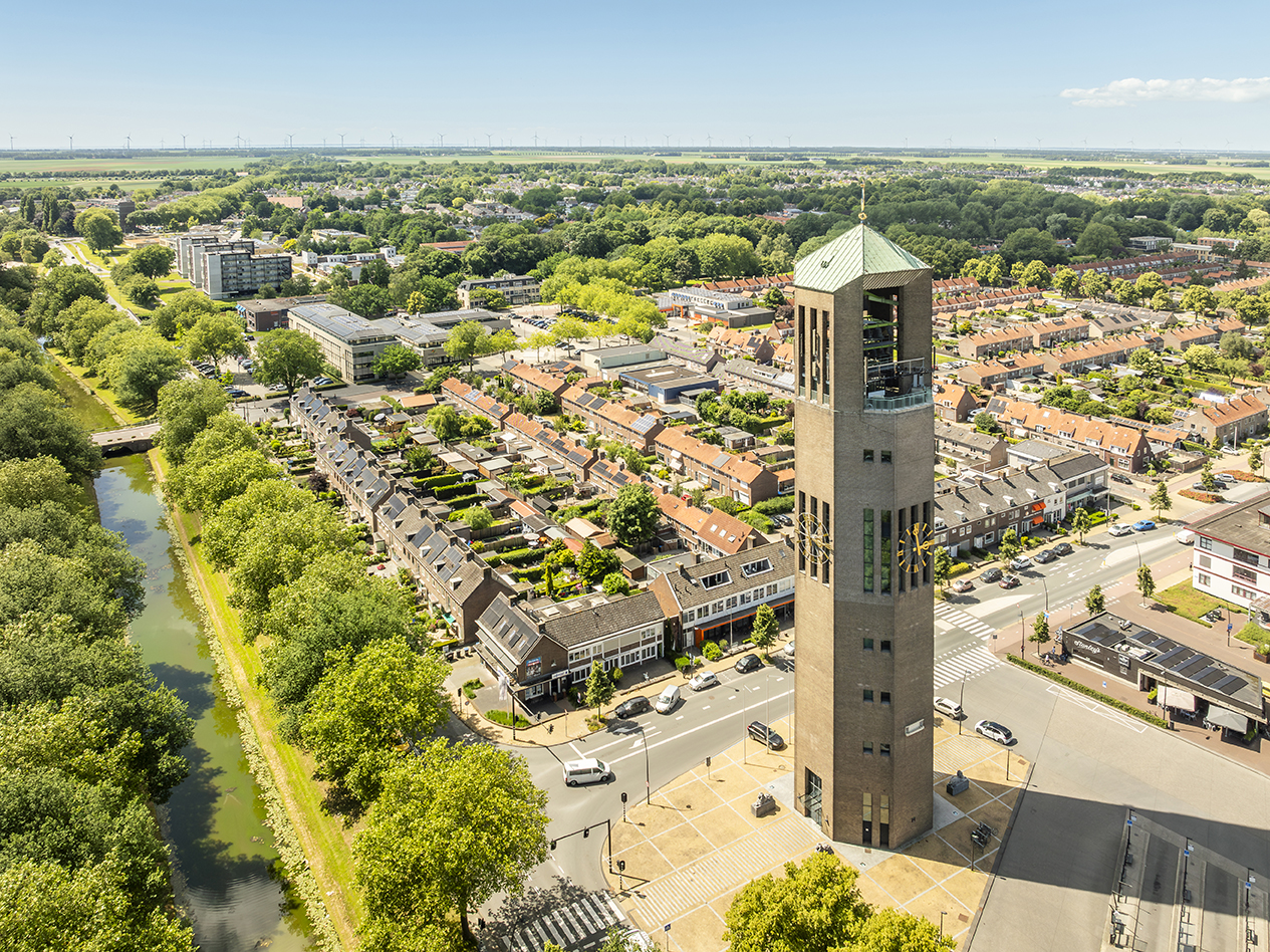 Luchtfoto van de Poldertoren in Emmeloord