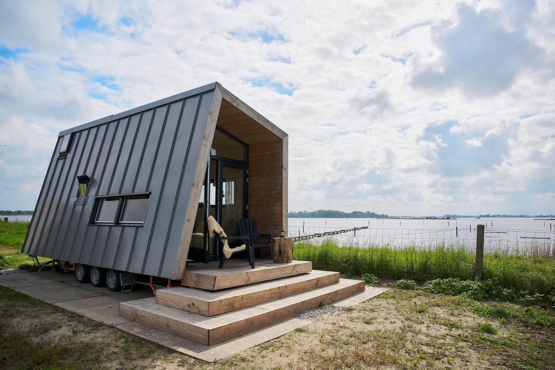 Bij De Zuiderkrib kun je Slapen op de Dijk in een cabin