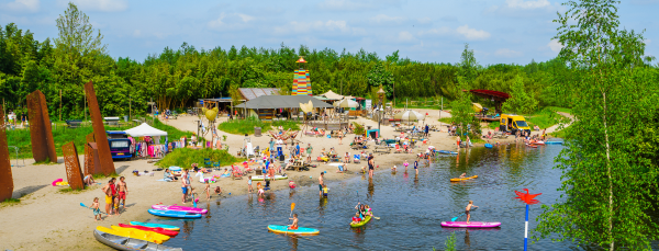 Watersport en watervertier bij het Vuurtorenstrand van Netl